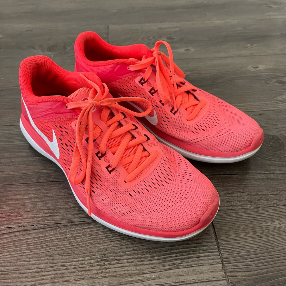 NIKE SNEAKERS